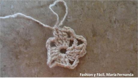 Idea para hacer un cuello fácil a ganchillo y aplicarlo a una bata o camisola. (An idea to make a easy crocheted neck )