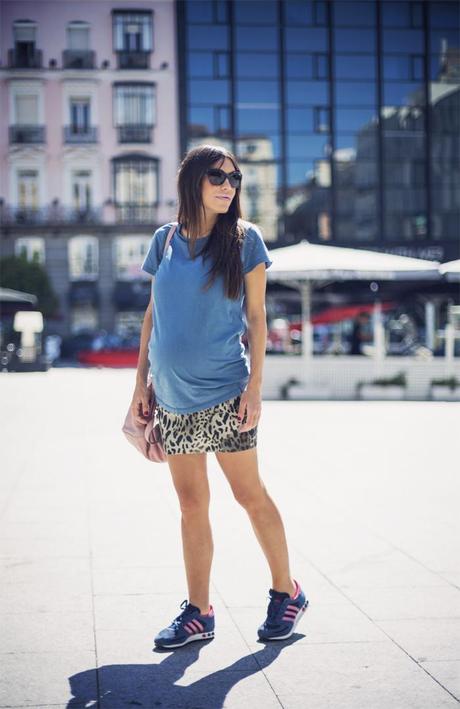 street style barbara crespo a bicyclette tshirt tee print adidas fashion blogger outfit blog de moda