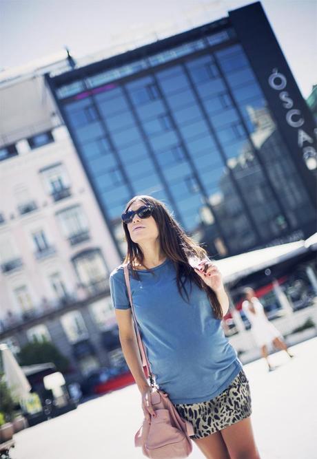 street style barbara crespo a bicyclette tshirt tee print adidas fashion blogger outfit blog de moda