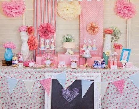 5 ideas para decorar tu boda con pompones de papel de seda