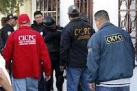 El juez de control debe inadmitir la acusación si ésta se funda en elementos de convicción que no vinculan directa o indirectamente al imputado.  El Ministerio Público no debe deducir elementos de convicción que no emerjan indubitablemente de los medio...