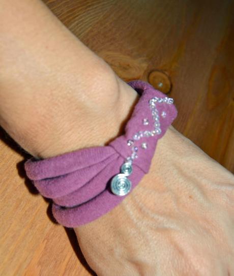 DIY: Tutorial Pulseras caseras de trapillo by camiseta reciclada....