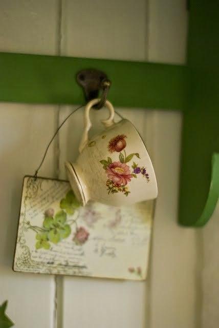 Un cuelgatazas muy shabby