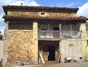 Los puertos de acceso a la Meseta desde la Cordillera Cantábrica: El Alto de Los Tornos Con construcciones típicamente rurales