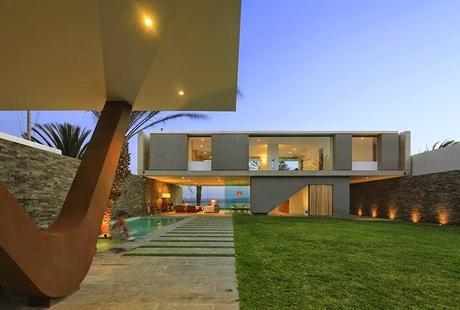 Casa Vanguardista en Peru  /   Contemporary House in Peru