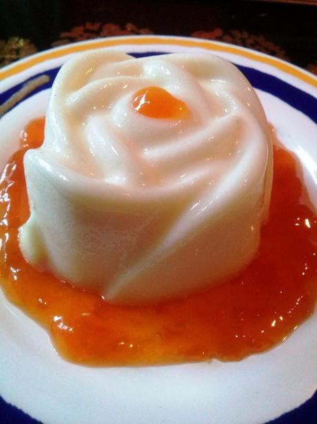 Pannacotta de Chocolate Blanco y Mermelada de Mayuelos