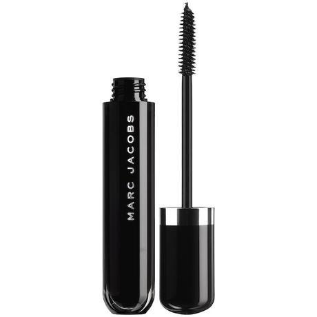 Se llama Lash Lifgergel Volume Mascara y utiliza la tecnología E-Lash-Tic Lash™, que actúa como una goma elástica para estirar y dibujar las pestañas sin tener que usar rizador. Es de fijación extrema y se retira simplemente con agua tibia (27, 50 €).