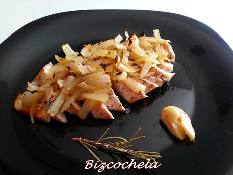 PECHUGAS AL HORNO CON CEBOLLA