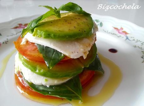 ENSALADA CAPRESSE CON AGUACATE