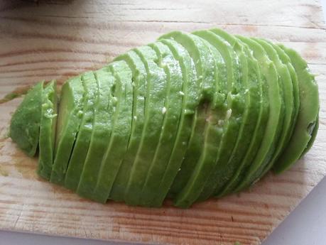 ENSALADA CAPRESSE CON AGUACATE