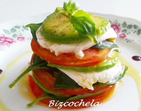 ENSALADA CAPRESSE CON AGUACATE