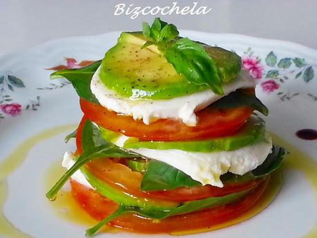 ENSALADA CAPRESSE CON AGUACATE