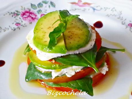 ENSALADA CAPRESSE CON AGUACATE