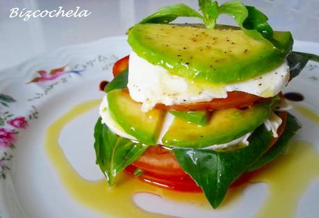 ENSALADA CAPRESSE CON AGUACATE
