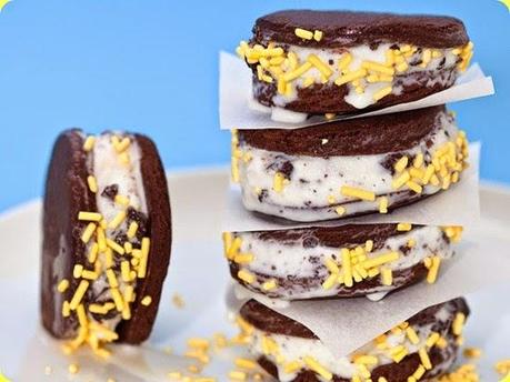 Gelato nel biscotto al cioccolato