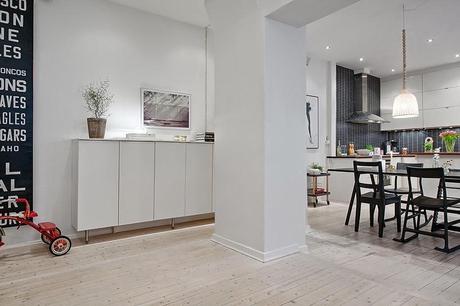 Espacioso apartamento nórdico en blanco y negro