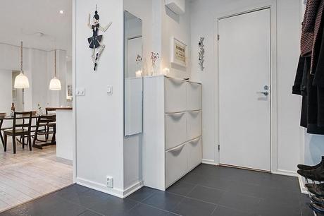 Espacioso apartamento nórdico en blanco y negro