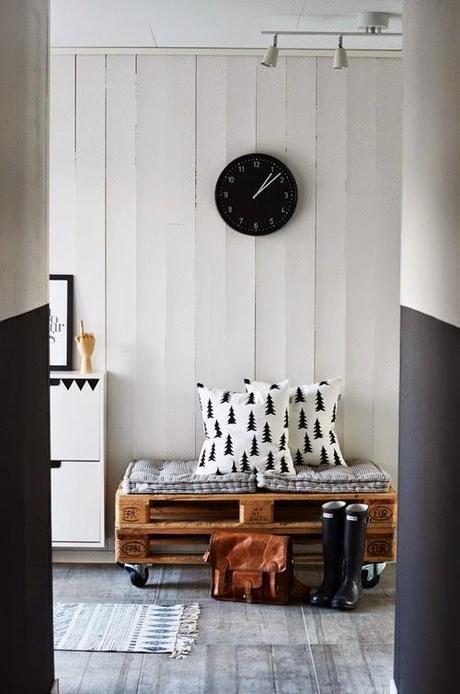 La idea del miércoles........una banco con palets en el recibidor