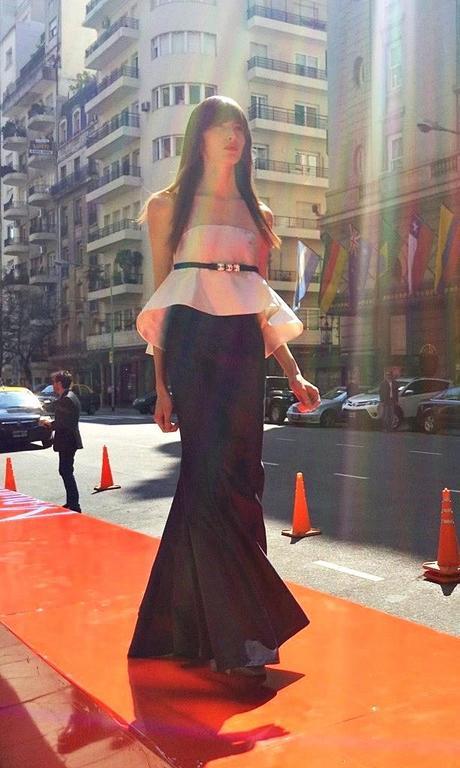 Ménage à Trois y un desfile bajo el sol Ménage à Trois y un desfile bajo el sol