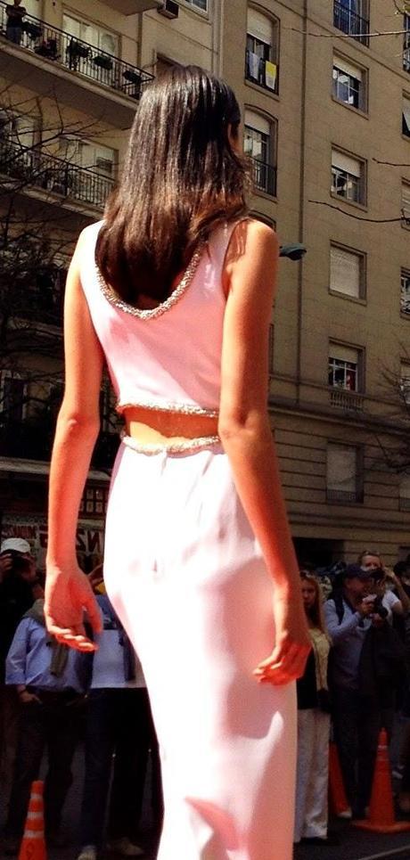 Ménage à Trois y un desfile bajo el sol Ménage à Trois y un desfile bajo el sol