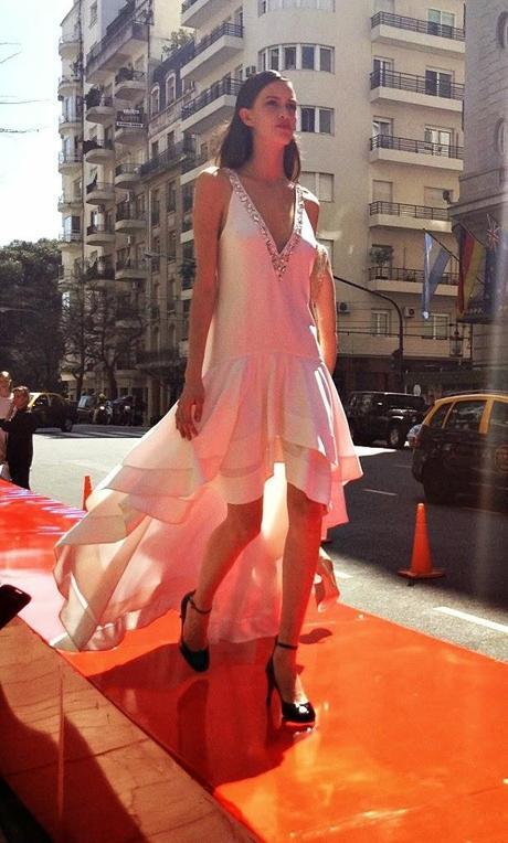 Ménage à Trois y un desfile bajo el sol Ménage à Trois y un desfile bajo el sol