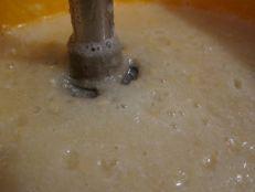 sopa-fria-de-melon-almendras-y-hierbabuena-