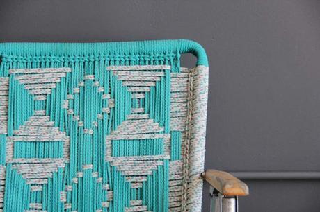 Silla con tapiz de cuerdas macramé