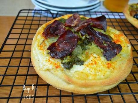 Mini pizzas variadas con masa de J. Oliver