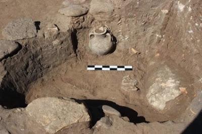 Descubren el primer mausoleo cristiano con mesa de ofrendas en Baelo Claudia, en Tarifa (Cádiz)