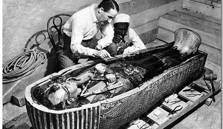 saqueadores de tumbas y maldiciones en Egipto