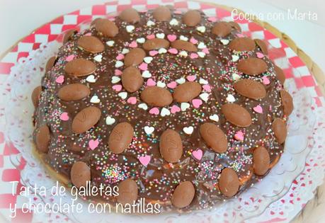Tarta de galletas y chocolate con natillas. Casera, rápida, fácil. Recetas para niños y fiestas de cumpleaños.
