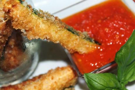 Para picar: Crujientes de calabacín con parmesano