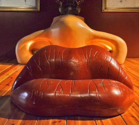 DALI Y MARUJA GARRIDO “A LA ESPAÑOLA” DALI Y MARUJA GARRIDO “A LA ESPAÑOLA”