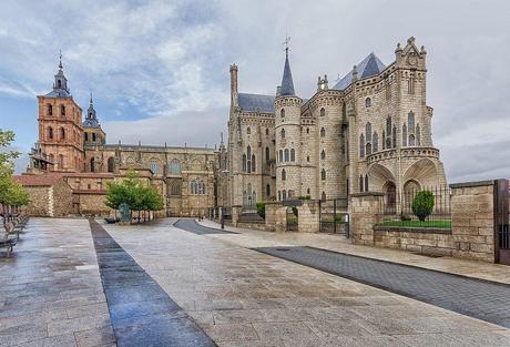 Catedral y palacio episcopal de Astorga