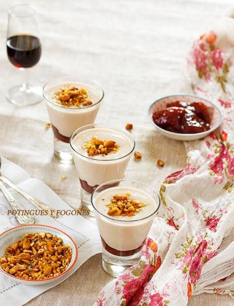 Vasitos de yogur de foie con mermelada de frutos rojos