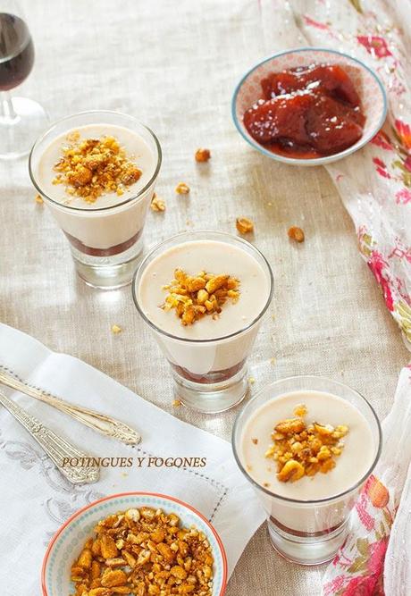 Vasitos de yogur de foie con mermelada de frutos rojos