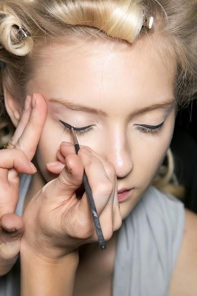 Consigue una mirada felina con dos eyeliners de impacto