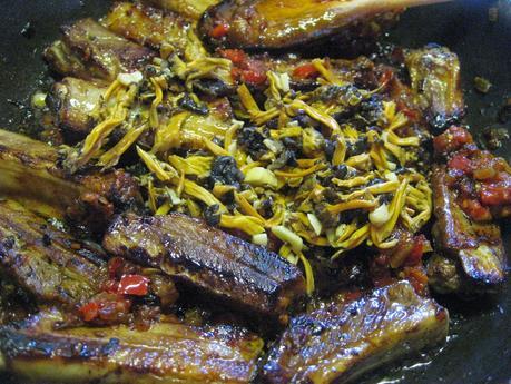 ARROZ CON COSTILLA DE CERDO Y CAMAGROCS