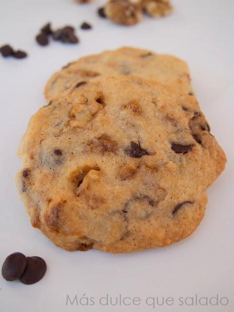 Galletas con gotas de chocolate y nueces caramelizadas