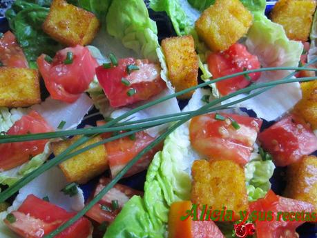 DADOS DE POLENTA FRITA EN ENSALADA