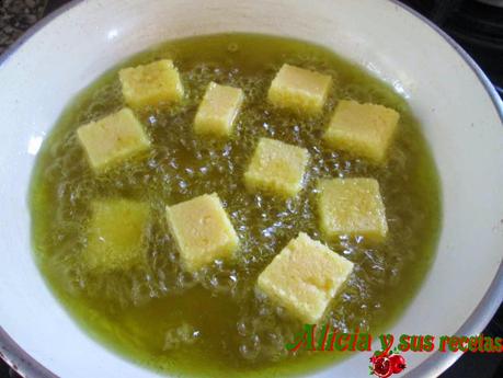 DADOS DE POLENTA FRITA EN ENSALADA