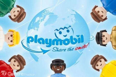 Playmobil celebra su 40 aniversario dejando figuritas sueltas en distintas ciudades.