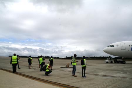 Aeropuerto de Asturias. Imágenes: LABoral / L. Arias | Luisa Iglesias Aeropuerto de Asturias. Imágenes: LABoral / L. Arias | Luisa Iglesias