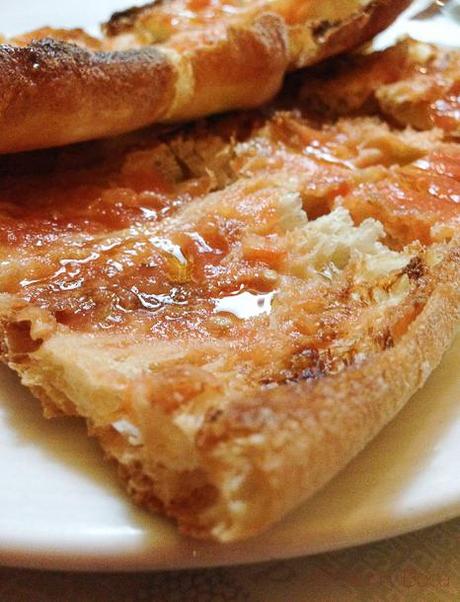 pan-coca-con-tomate-restaurante-El-boliche-del-gordo-cabrera-barcelona
