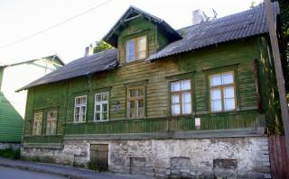 CASA DE MADERA EN LA CALLE ODA. TALLIN.