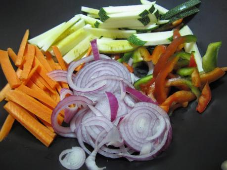 ESPAGUETTIS INTEGRALES CON TOFU Y VERDURAS