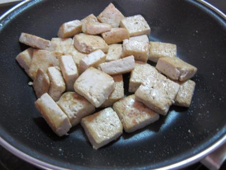 ESPAGUETTIS INTEGRALES CON TOFU Y VERDURAS