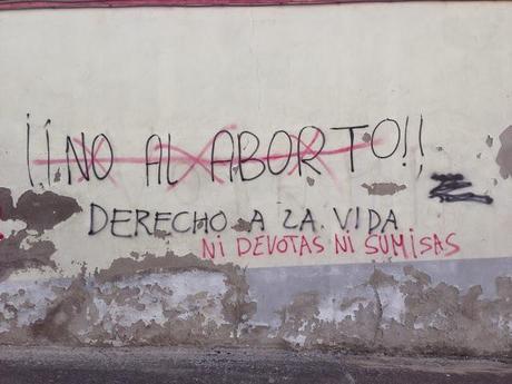 NO AL ABORTO. DERECHO AL ABORTO. NI DEVOTAS NI SUMISAS