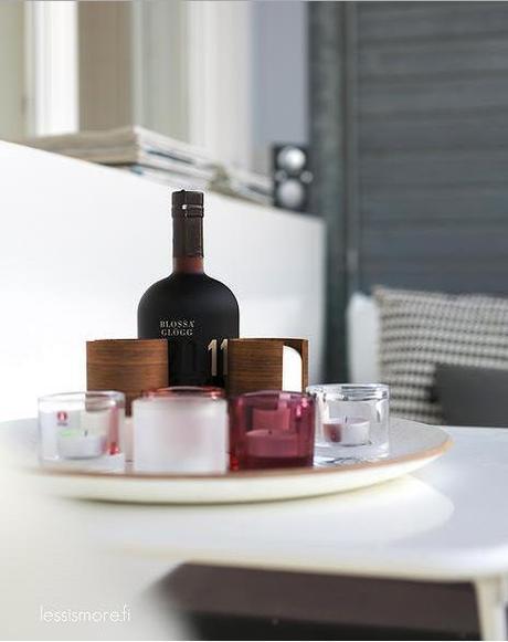 puro estilo nórdico moderno muebles de diseño librerias de obra grandes ventanales decoración en blanco casa de diseño blog decoración nórdica altos techos vigas blancas accesorios de diseño nórdico 