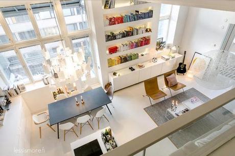 puro estilo nórdico moderno muebles de diseño librerias de obra grandes ventanales decoración en blanco casa de diseño blog decoración nórdica altos techos vigas blancas accesorios de diseño nórdico 